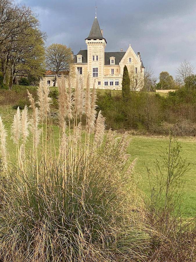 Chambre d’hôte pour 2 personnes, avec Terrasse et Jardin ainsi que Piscine et Vue sur le lac