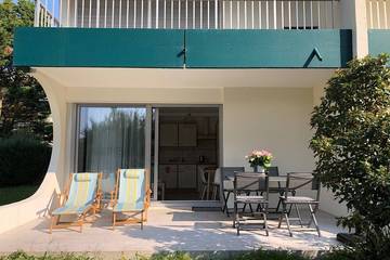 Gîte pour 4 personnes, avec jardin ainsi que jacuzzi et terrasse dans Plage de La Source