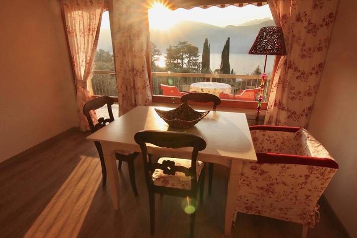 Ferienwohnung für 4 Personen, mit Ausblick und Seeblick sowie Pool und Garten, kinderfreundlich in Malcesine