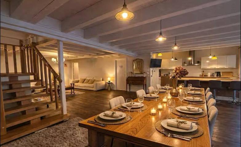 Maison d’hôte pour 13 personnes, avec balcon et piscine à Bourg-en-Bresse