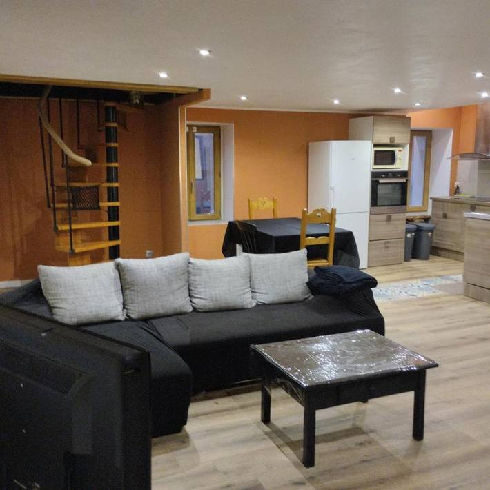 Location de vacances pour 5 personnes, avec terrasse dans Saint-Cergues