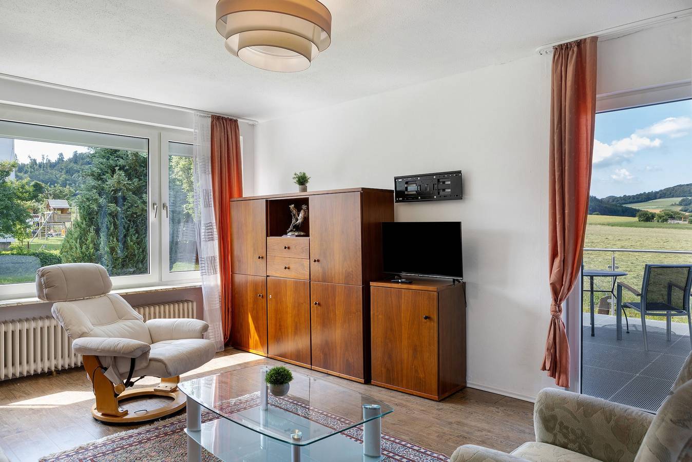 Apartamento entero, Apartamento 'Lerchenweg B' con terraza compartida, jardín compartido y Wi-Fi in Reinhardshausen, Bad Wildungen