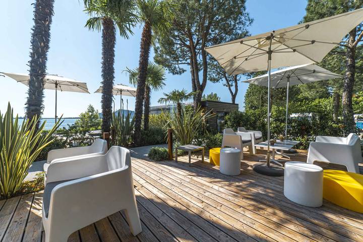 Mobilehome mit Whirlpool in Spiaggia Gardiola, San Felice del Benaco