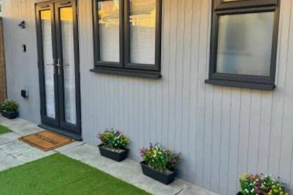 Cottage Rentals for 2 Guests in London, South East England