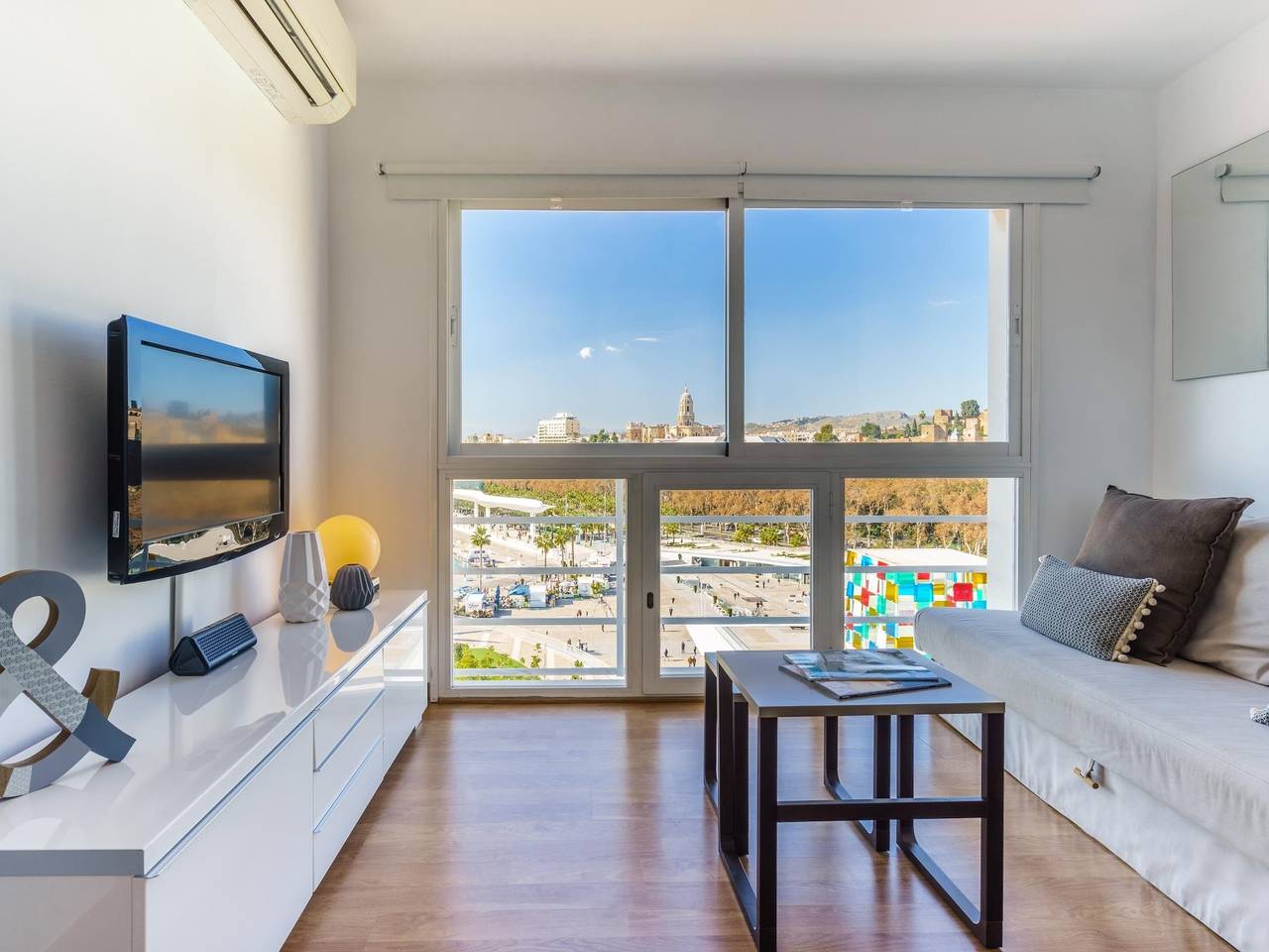 Entire holiday apartment, Lu&Cia Malaga Skyline in Playa de la Malagueta, Malaga