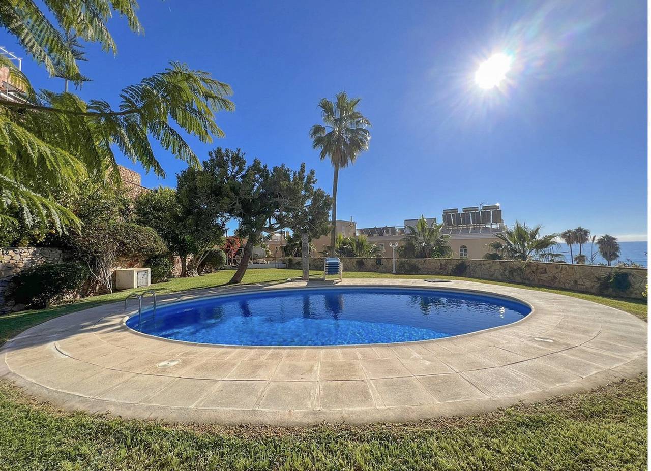 Holiday Home 'Burriana Casa Playa' with Sea Views, Wi-Fi and Air Conditioning in Playa de Burriana, Nerja
