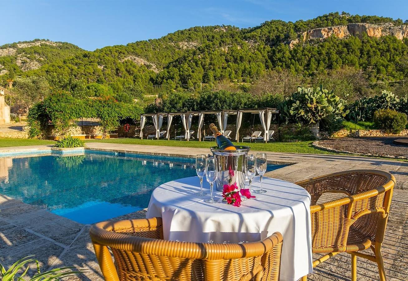 Casa rural 'Historica House con piscina, Wi-Fi gratis y vistas a la montaña' in Andrach, Mallorca Oeste