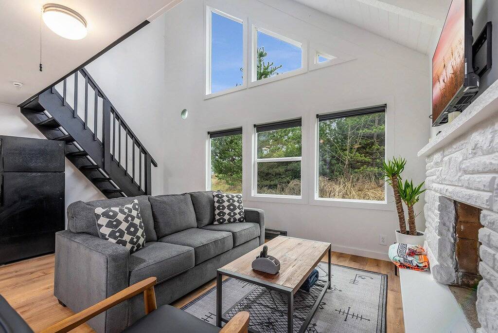 Cozy Chalet in Ocean Shores located within steps from the beach in Ocean Shores Beach, Ocean Shores