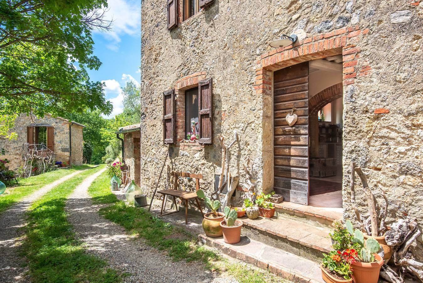 Casa rural 'Casa Luna' con piscina infinita de agua salada compartida, terraza privada y wifi in Chiusdino, Provincia de Siena