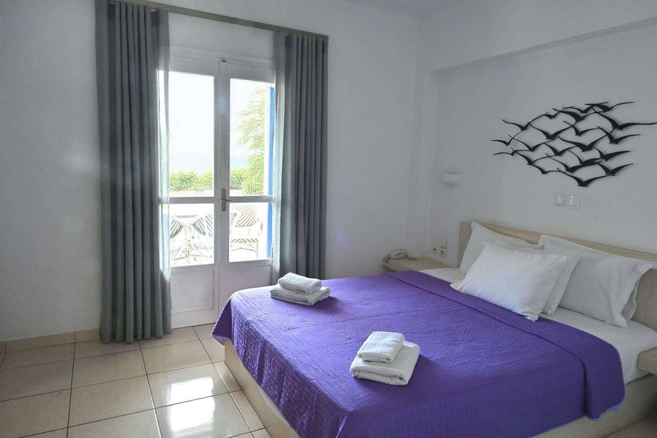 Bed and Breakfast 'Apartment Sea View- Sleeps 3' with Wi-Fi and Air Conditioning in Agios Georgios (Santorini), Santorini