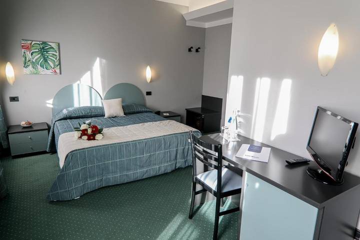 Hôtel pour 3 personnes, avec vue et balcon à Sondrio - 4