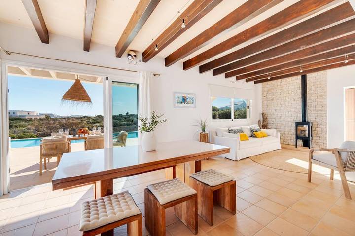 Location de vacances pour 5 personnes, avec piscine ainsi que terrasse et vue à Cala Morell - 3