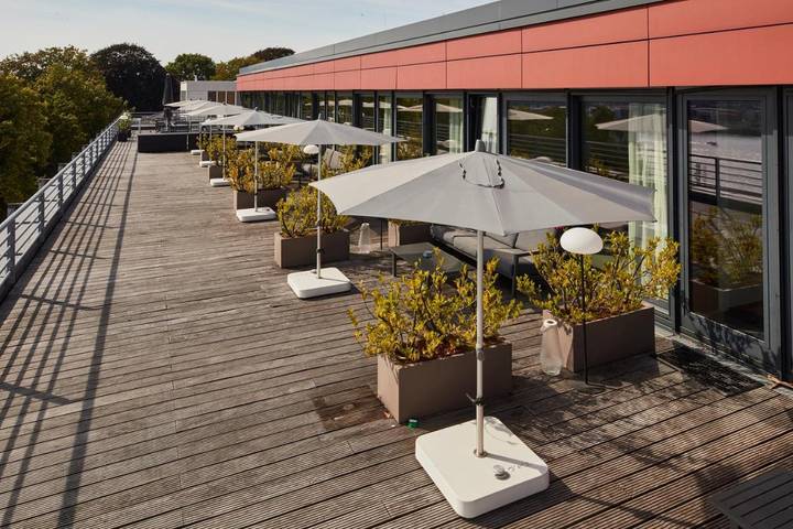 Hotel für 4 Personen, mit Balkon und Terrasse sowie Seeblick und Ausblick in Hamburg - 4