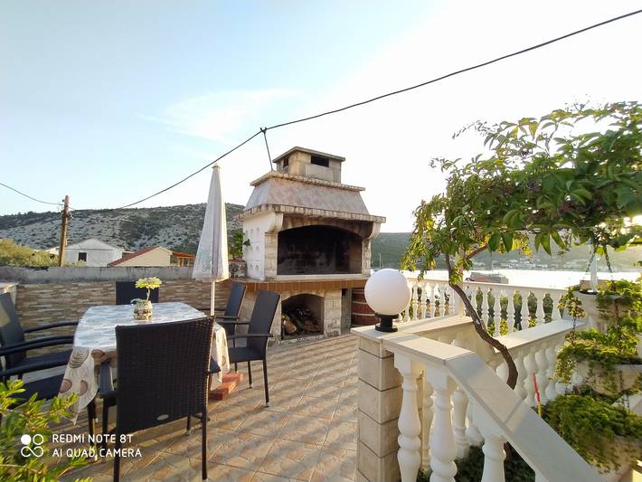 Gîte pour 3 personnes, avec Vue sur l’océan et Balcon/Terrasse ainsi que Jardin et Vue à Marina - 4