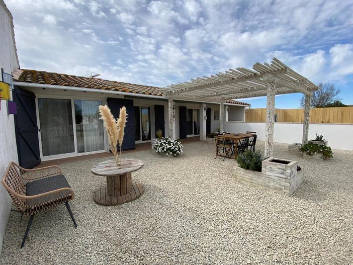 Location de vacances pour 4 personnes, avec vue et jardin ainsi que piscine et vue sur le lac, animaux acceptés dans Bac du sauvage - 3