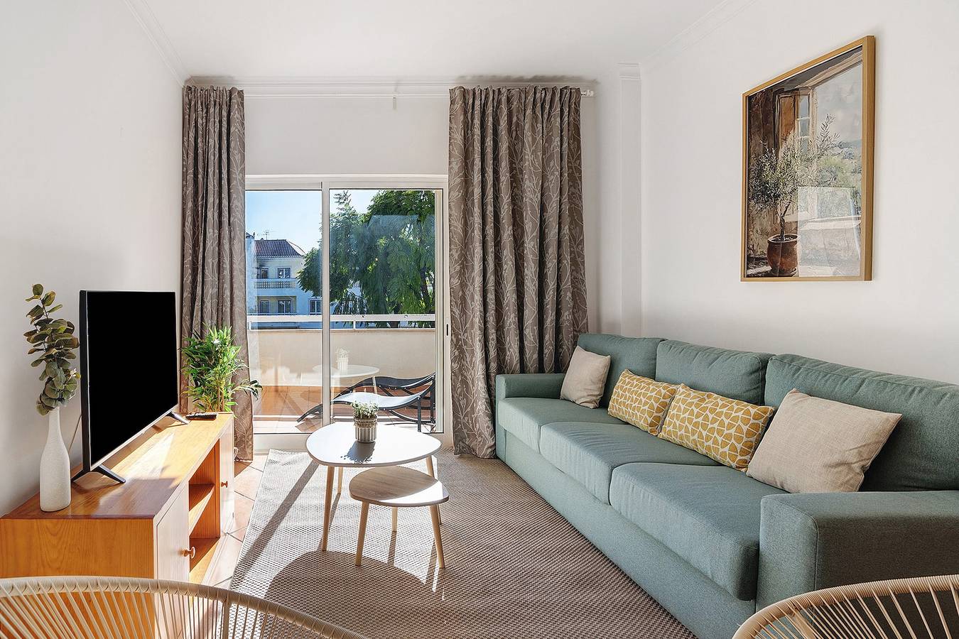 Entire apartment, Apartment '1E Apt Esteva' with Shared Pool, Wi-Fi and Air Conditioning in Santa Luzia, Parque Natural da Ria Formosa