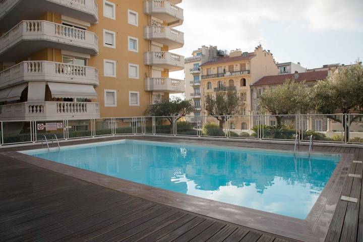 Gîte pour 2 personnes, avec piscine ainsi que terrasse et vue dans Plage Magnan - 2
