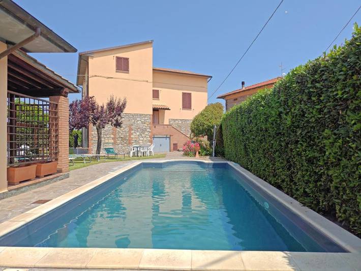 B&b per 5 persone, con Terrazza e Giardino nonché Piscina e Panorama in Lago Trasimeno