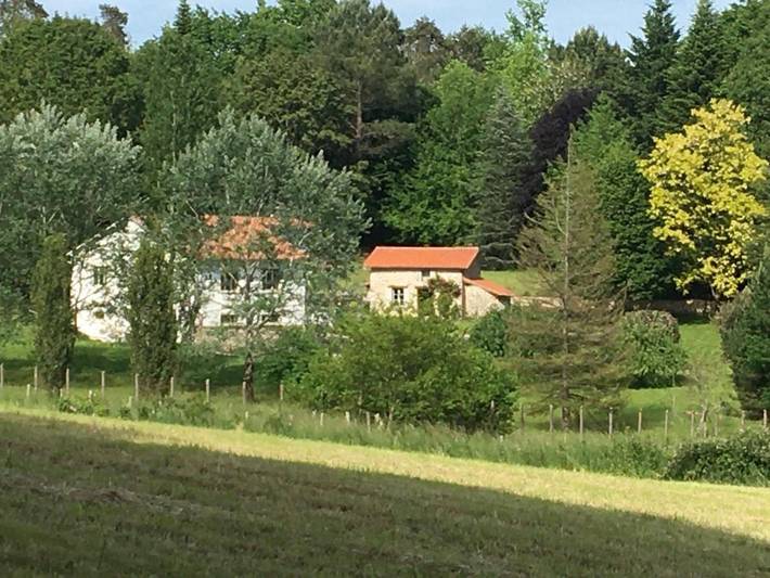 Location de vacances pour 2 personnes, avec vue et piscine ainsi que terrasse et jardin à Saint-Saud-Lacoussière - 4