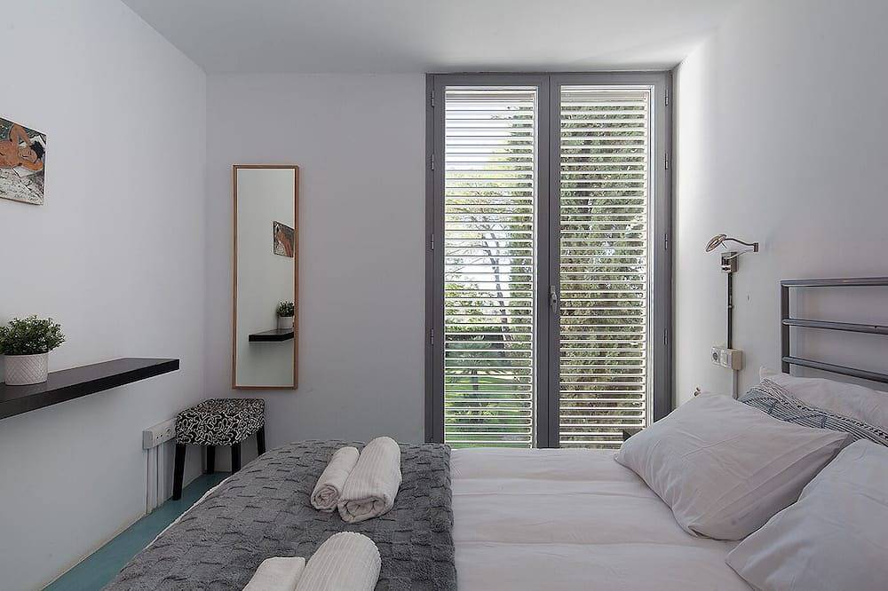 Entire apartment, Apartment in the heart of nature near Seville with swimming pool and parking in Urbanización "Villas de Montesillos", Espartinas