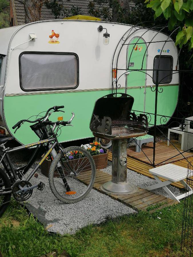 Location de vacances pour 3 personnes, avec terrasse ainsi que jardin et piscine à Yvoir - 3