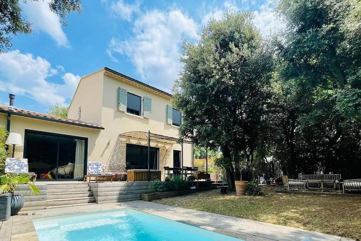 Villa pour 6 personnes, avec piscine et jardin, animaux acceptés