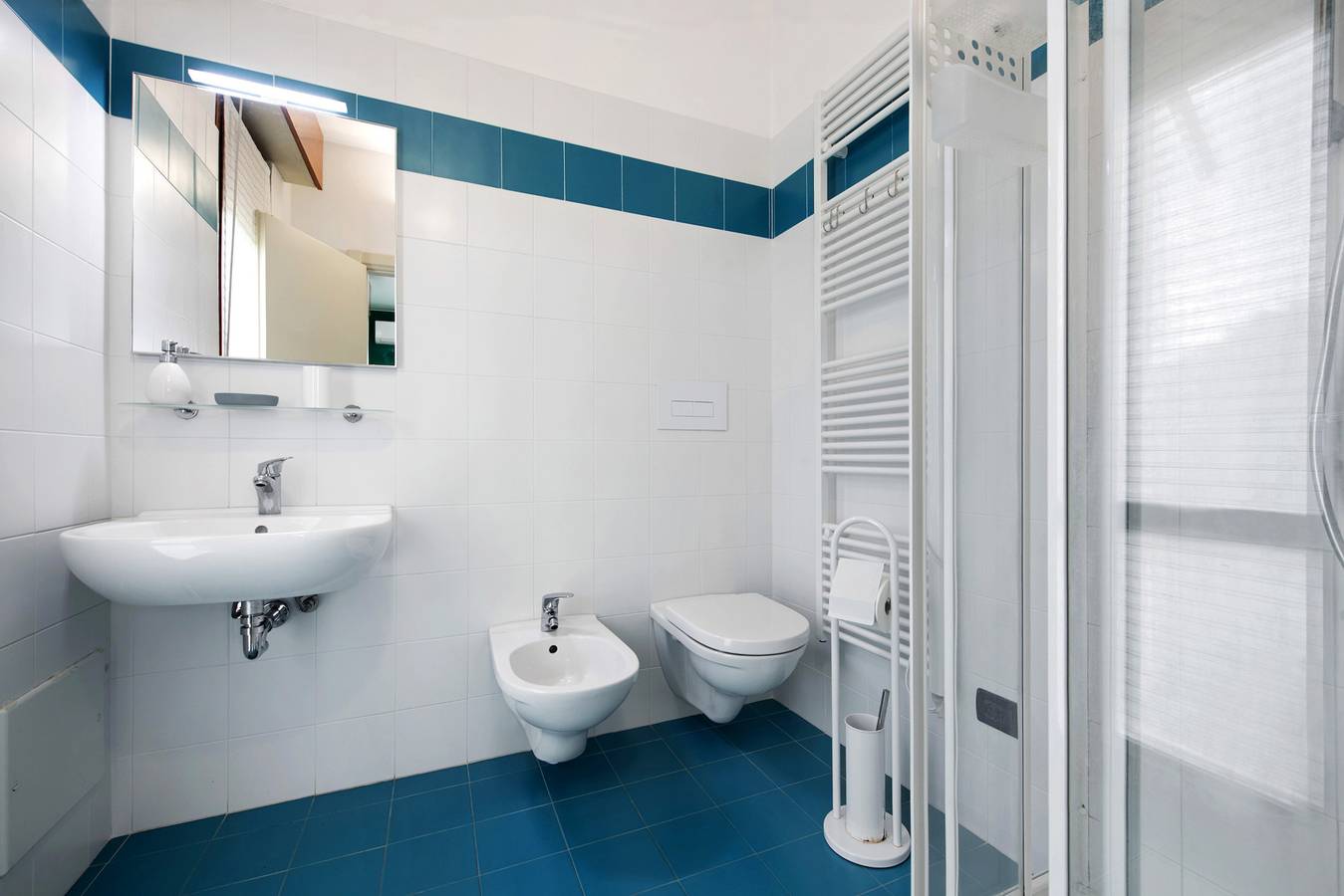 Zimmer 'Swan Matrimoniale Green' mit Gemeinschaftspool, Wi-Fi und Klimaanlage in Manerba del Garda, Gardasee-Berge