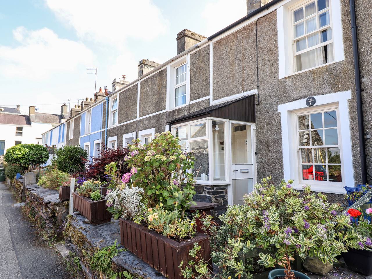 Pump Cottage, 8 Glyn Terrace in Borth-y-Gest, Snowdonia