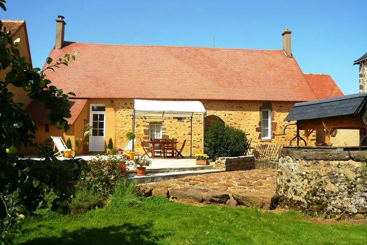 Location de vacances pour 5 personnes, avec jardin à La Chapelle-Saint-Fray
