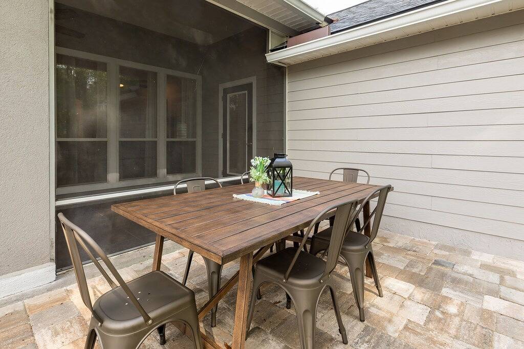 Rustic Owl w/ 2Kings In Fleming Island in Clay County (FL)