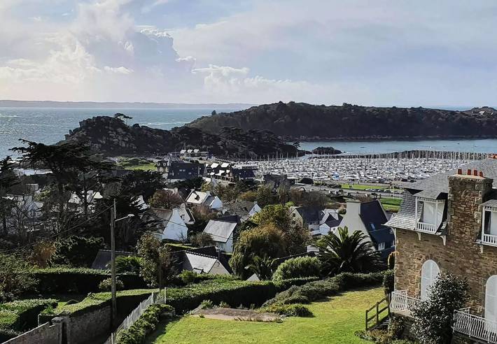 Gîte pour 2 personnes, avec balcon dans Plage Pors Termen Trebeurden