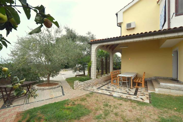 Ferienwohnung für 10 Personen, mit Terrasse in Njivice - 3