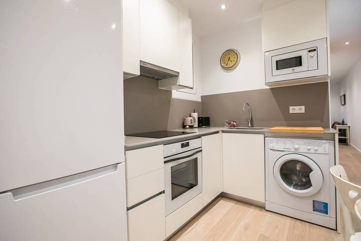 Apartamento entero, E4Lle1031 - Studio next to Plaza España in Centro Barcelona, Barcelona