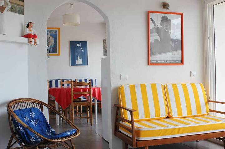 Appartamento intero, Comfortable apartment, very quiet, superb sea view, sleeps in Platja Gran (Cadaques), Cadaques
