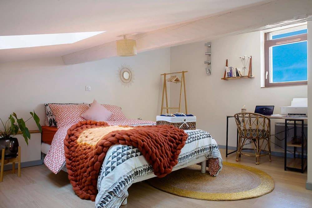 Entire apartment, Bright 57 m² duplex apartment on 2nd floor, in the heart of Vieux Valence. in Valence, Valence region