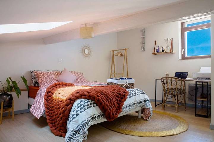 Ganze Wohnung, Bright 57 m² duplex apartment on 2nd floor, in the heart of Vieux Valence. in Valence, Valence und Umgebung