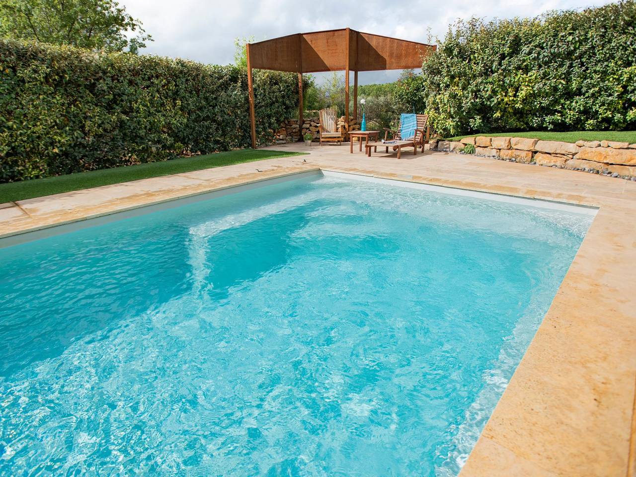 Ferienhaus mit Klima, Schwimmbad und Dorfnähe in Saint-Antonin-du-Var, Brignoles Region