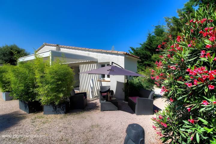 Gîte pour 2 personnes, avec jardin en Corse