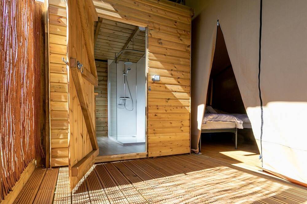 Oak Safari Tent, the perfect family and dog friendly glamping site, Devon in Tiverton, Devon