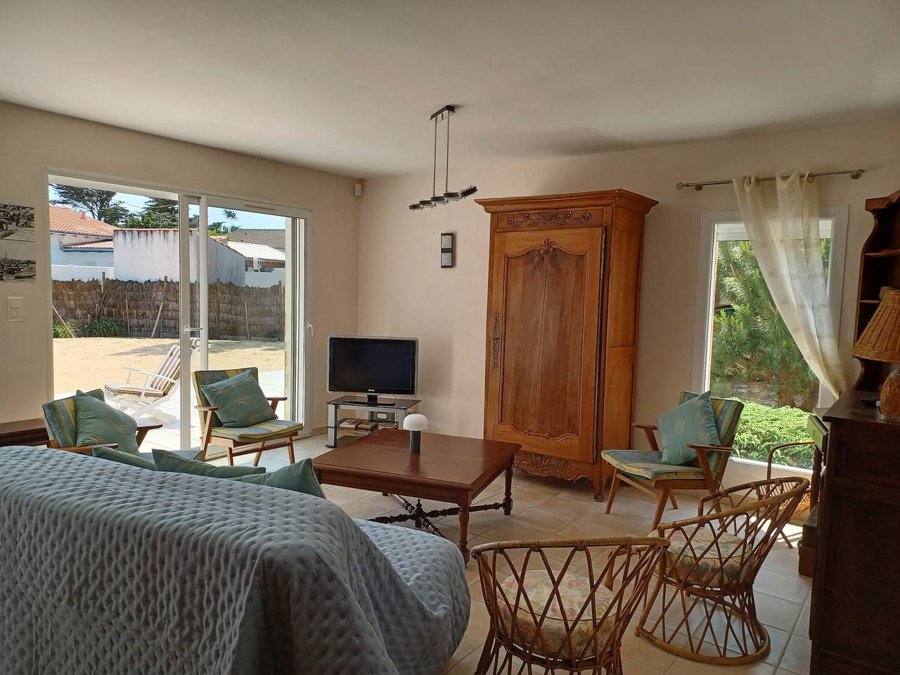 Spacious house near the beach for 9 people in L'Aiguillon-la-Presqu'île, Vendée