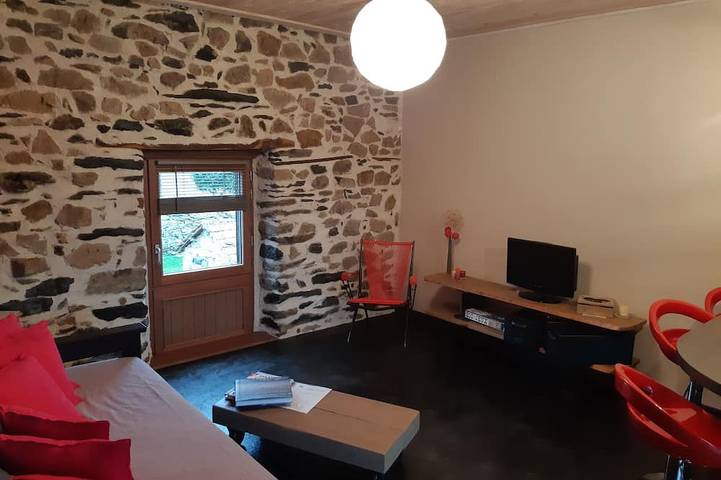 Gîte pour 3 personnes, avec jardin et terrasse à Retournac - 2