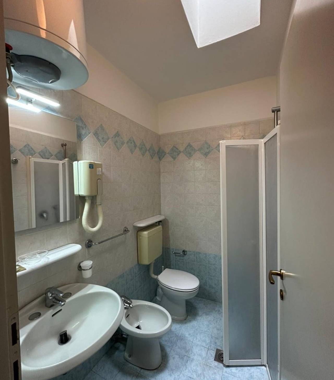 Moderne Villa mit Pool und Spielplatz in Bibione, San Michele al Tagliamento