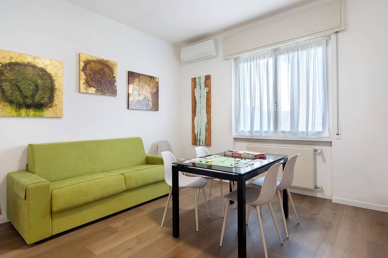 Dante210 Entire Apartment: 2 Bedrooms, Bathroom, Living Room & Kitchen in Cassina Rizzardi, Como Province