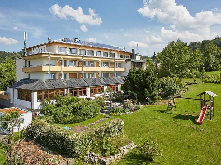 Hôtel, avec Terrasse ainsi que Jardin et Sauna à Gruibingen