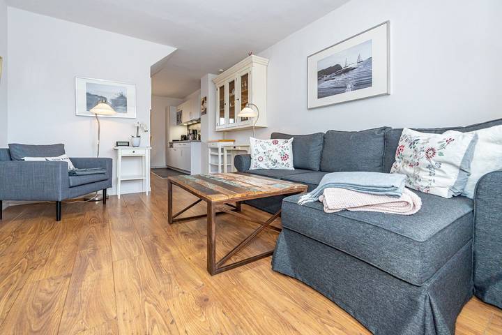 Ganze Wohnung, Ebenerdige 2-Zimmer-Ferienwohnung in Westerland - nur 400 Meter zum Strand. in Westerland, Sylt (Gemeinde)