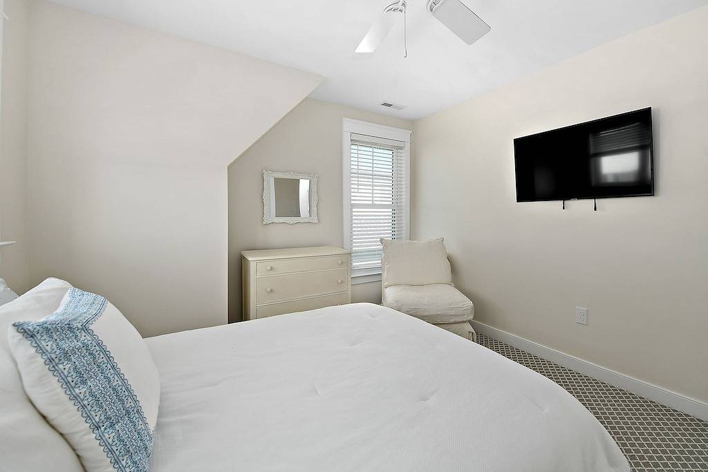 Alles neu! 5 Bd, 3 Ba Geräumiges Cottage am Kanal mit 2+ Häuserblocks zum Strand in Fenwick Island, Sussex County (Delaware)