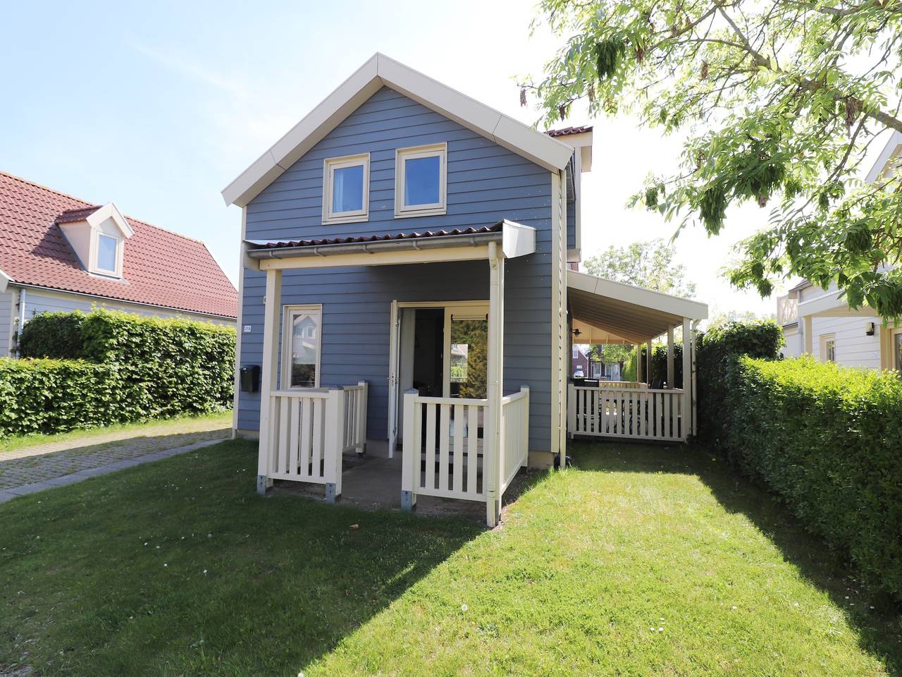 Bungalow am Wasser mit Sauna in Südholland in Bernisse, Niederländische Nordsee