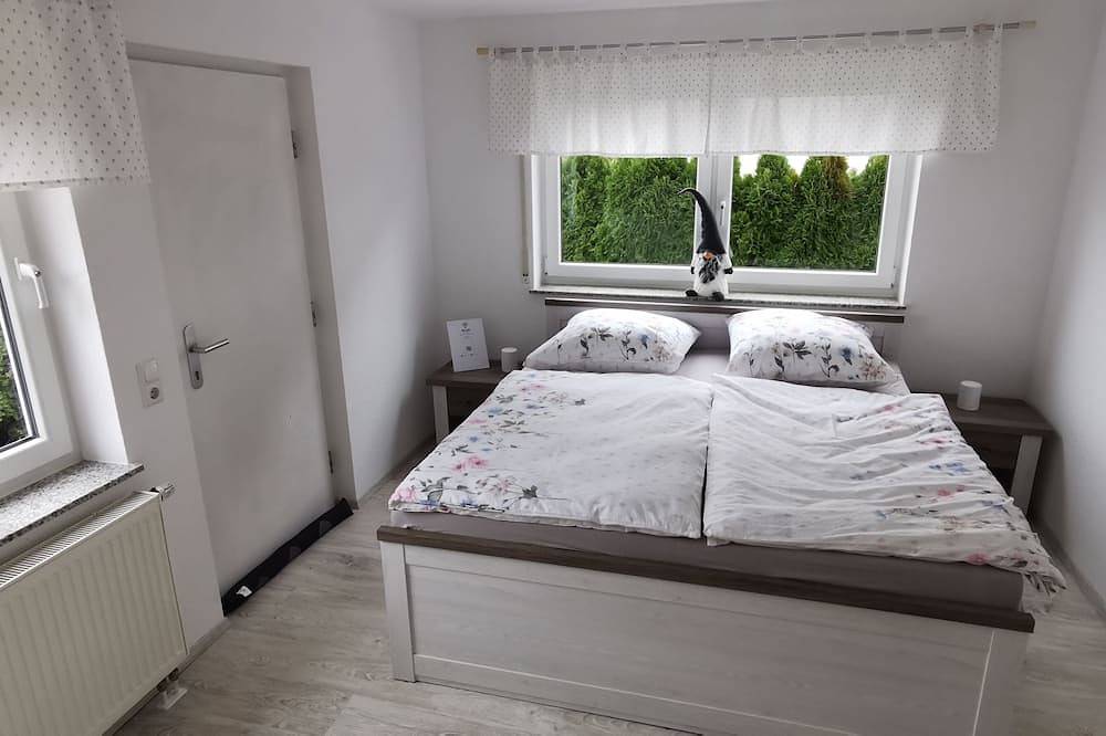Ganze Wohnung, Ferienwohnung -Andrea sehr ruhige Lage, 10 min bis zur Outletcity Metzingen in Kohlberg, Landkreis Esslingen