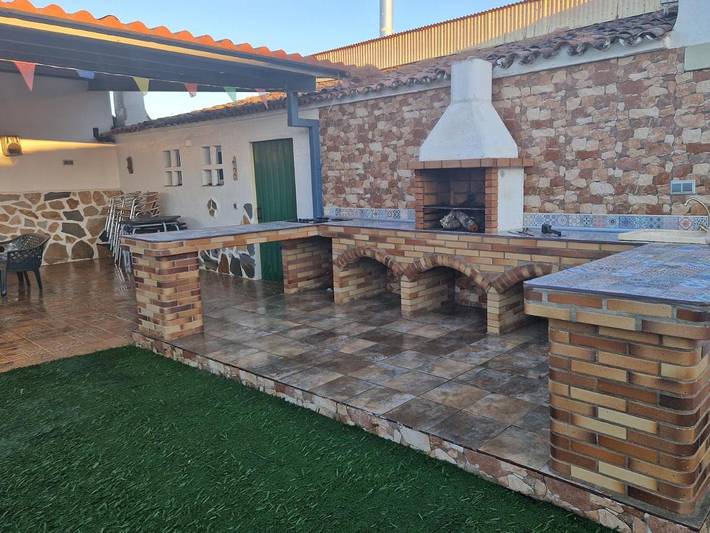 Casa de vacaciones para 9 personas, con piscina además de jardín y jacuzzi, Se admiten mascotas en Provincia de Badajoz - 4