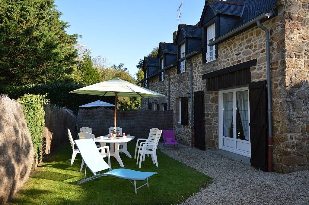 Gîte confortable avec parking, jardin et télévision in Saint-Méloir-Des-Ondes, Région De Saint-Malo